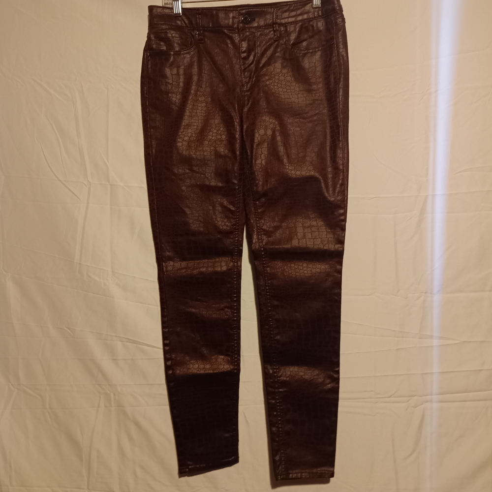 🍋White House Black Market Faux Red Reptile Skin “The Skinny” Pants – Size 6